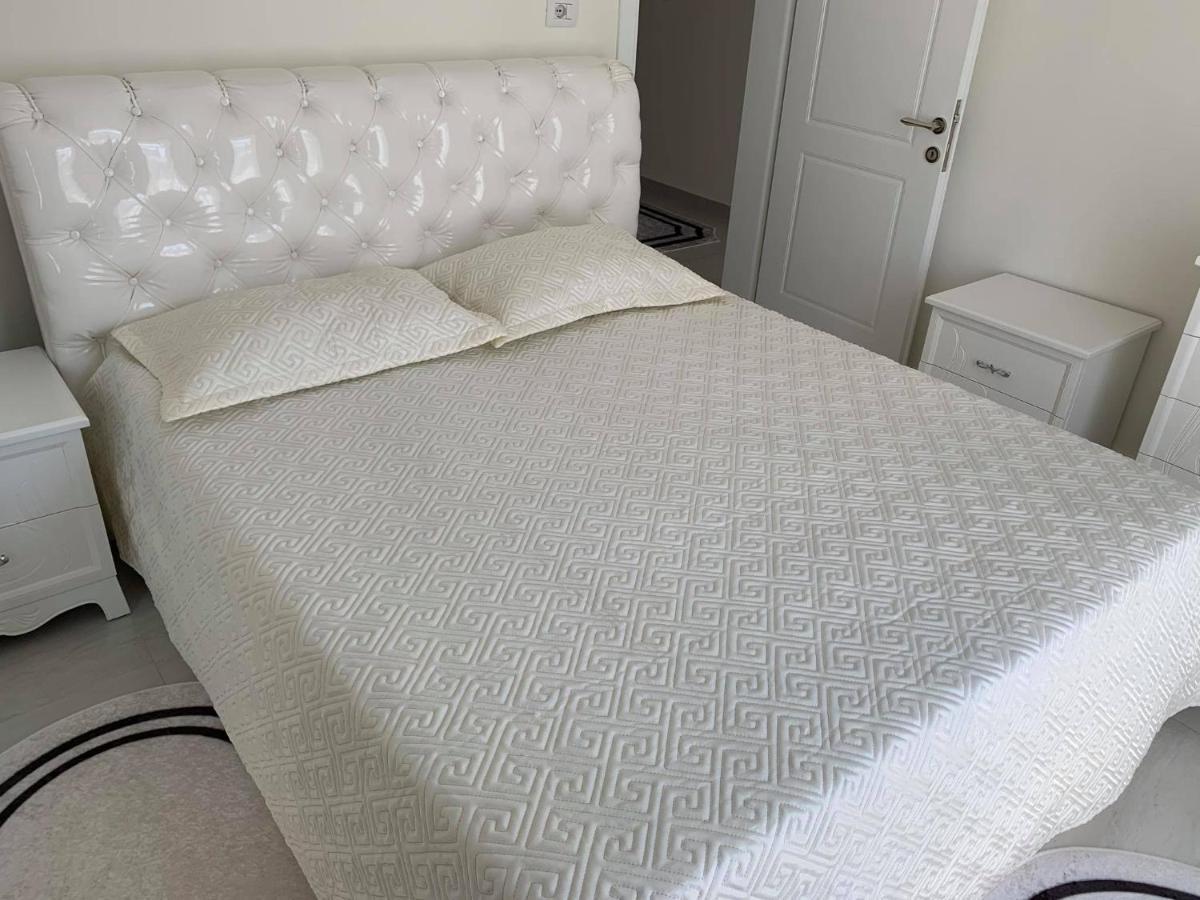 Apartament Oresti コルチャ エクステリア 写真